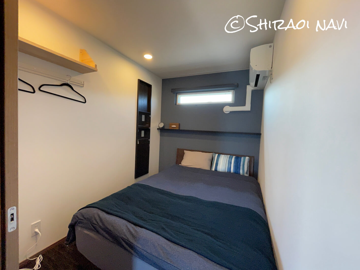 白老の貸別荘『北海道SHIRAOI海眺亭』の寝室ブルー
