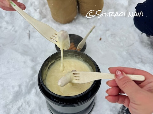 室蘭岳登山後に楽しむチーズフォンデュの様子