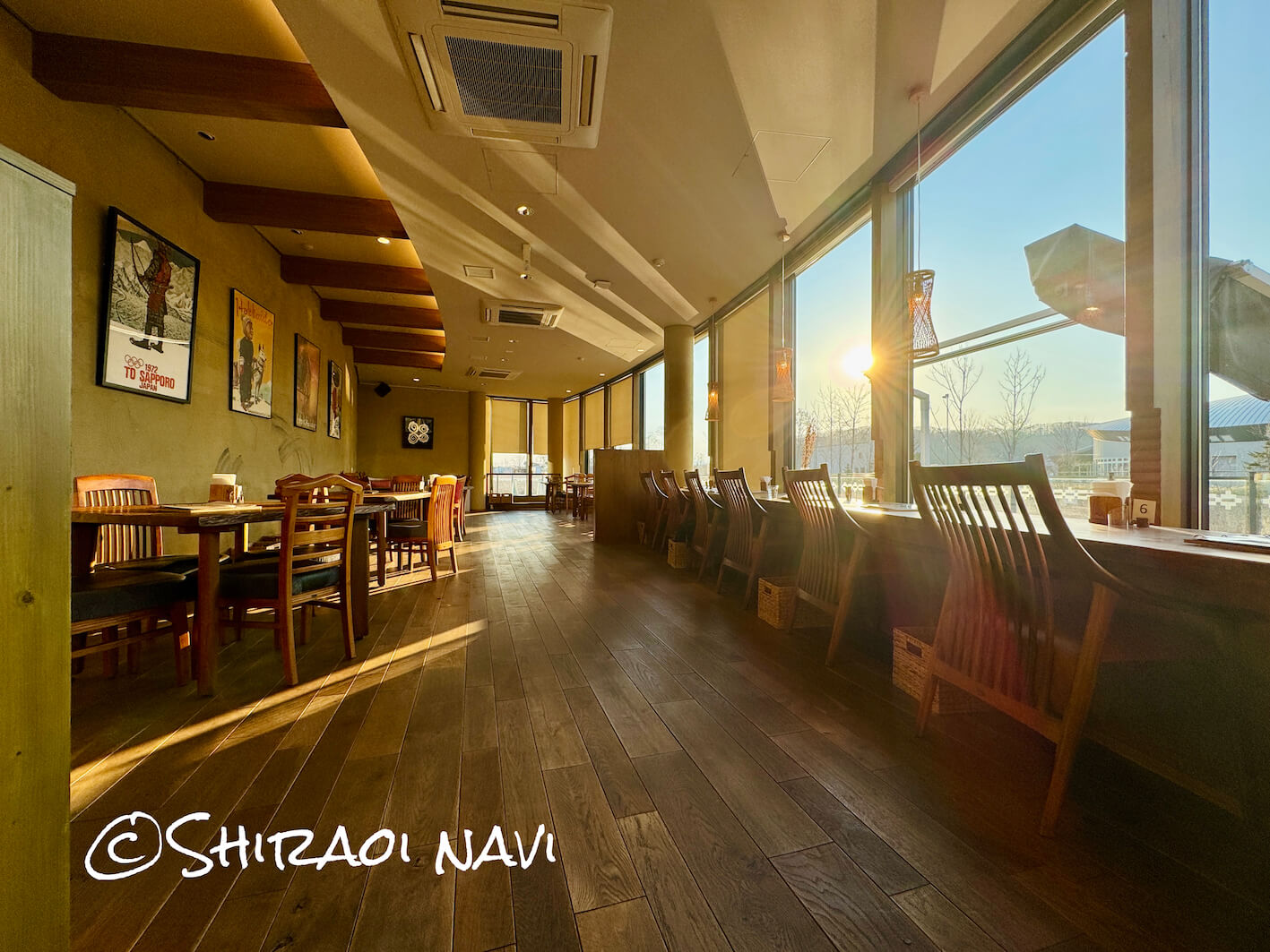 海空のハル店内入口から見た広い空間（ウポポイ内レストラン）